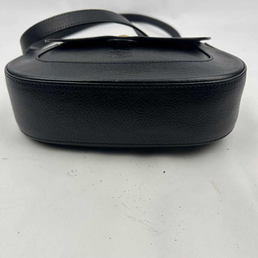 【美品】イルビゾンテ　ショルダーバッグ　レザー　フラップ　ロゴ型押し　現行タグ