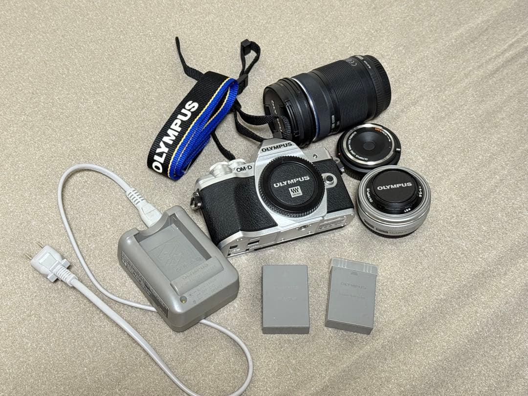 オリンパス　OLYMPUS OMD EM10 Mark3 ダブルズームキット
