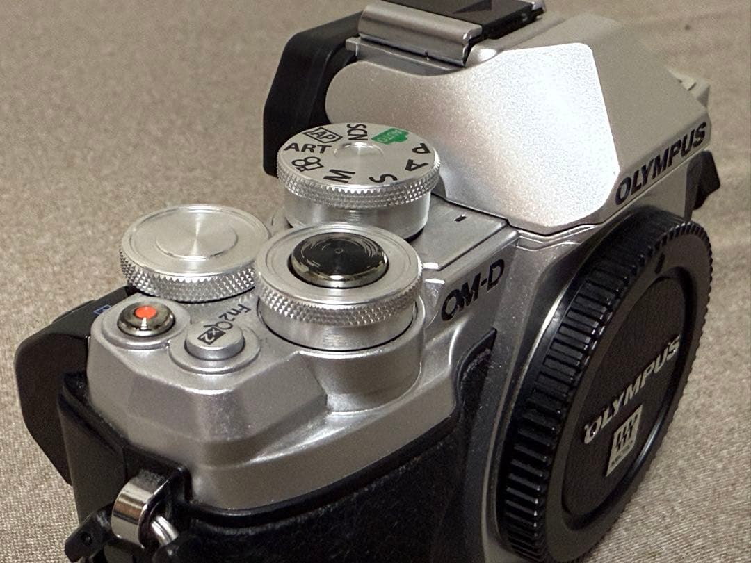 オリンパス　OLYMPUS OMD EM10 Mark3 ダブルズームキット