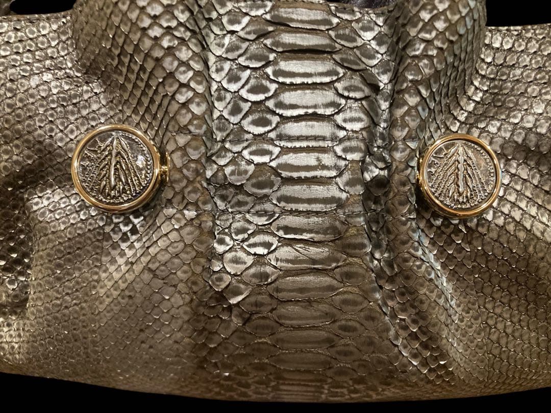 【超美品】ブルガリ パイソン バッグ　ストラップ、シリアルナンバー保存袋付き