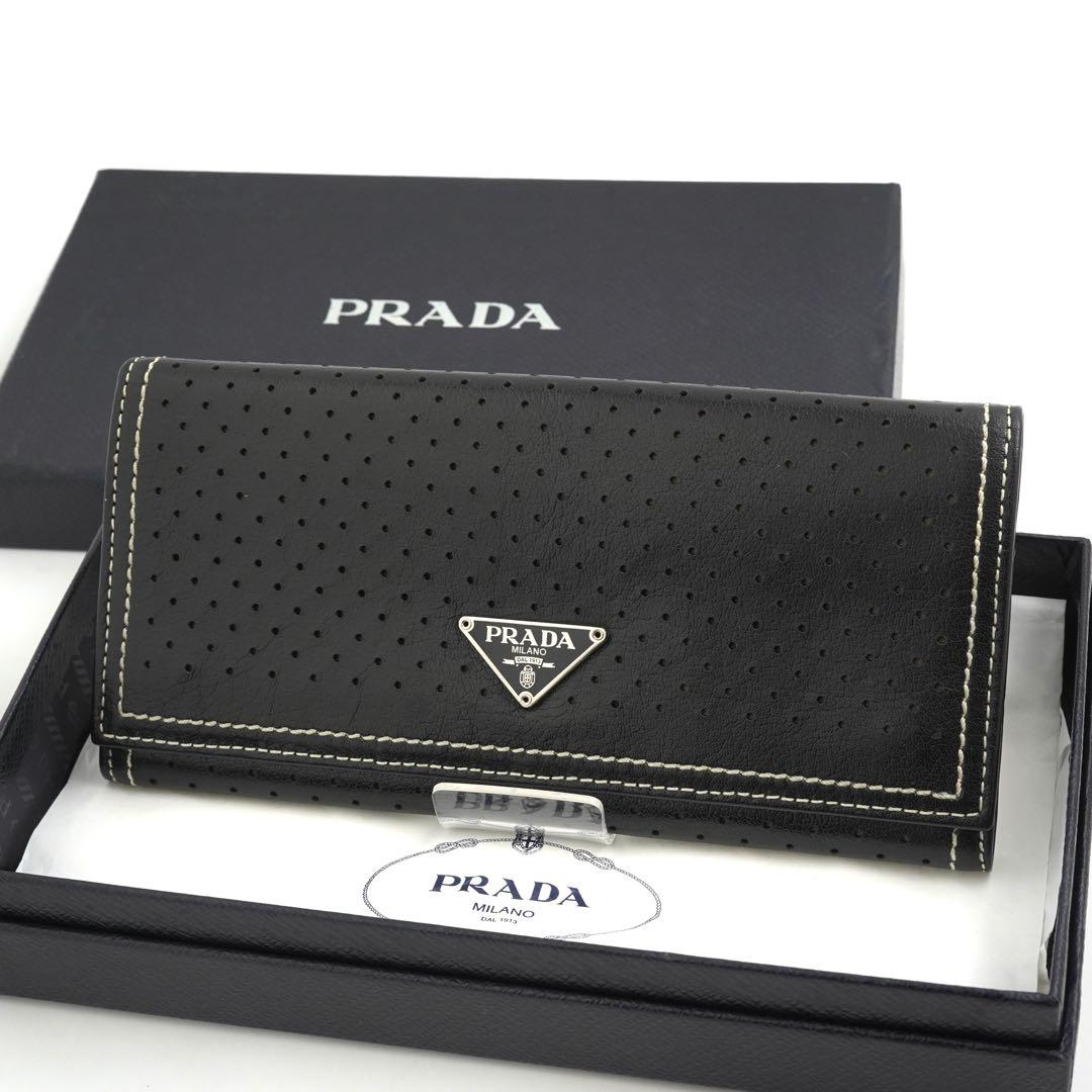 ✨新品未使用・箱付　PRADA 長財布　三角プレート　トライアングル　パンチング