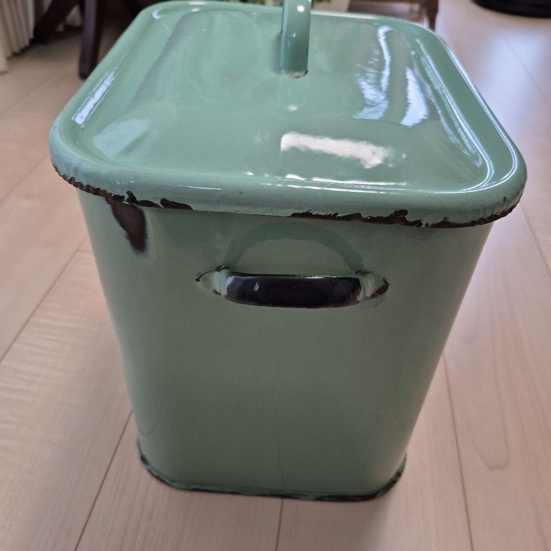 お値下げ　イギリスアンティーク　ホーロー　ブレッド缶　グリーン