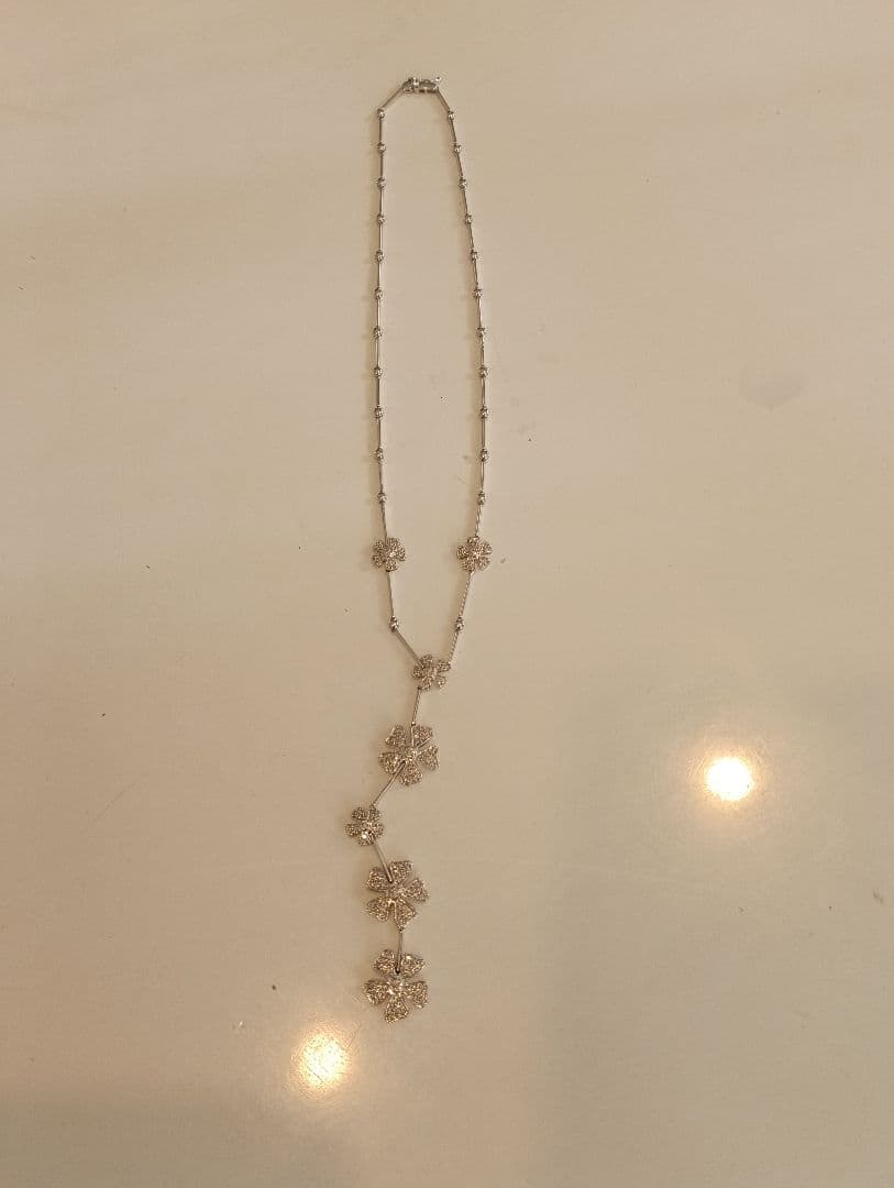 K18WG花モチーフダイヤモンド装飾 ロングネックレス