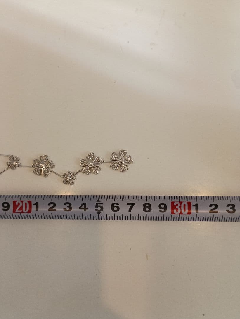 K18WG花モチーフダイヤモンド装飾 ロングネックレス