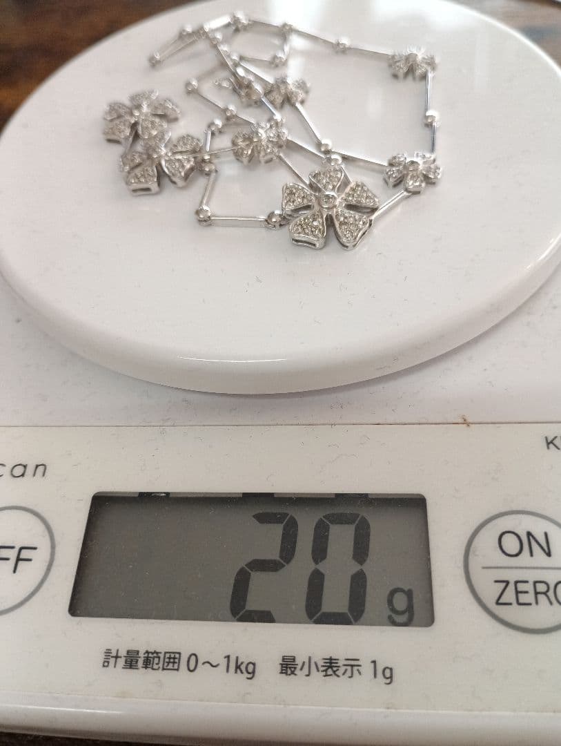 K18WG花モチーフダイヤモンド装飾 ロングネックレス