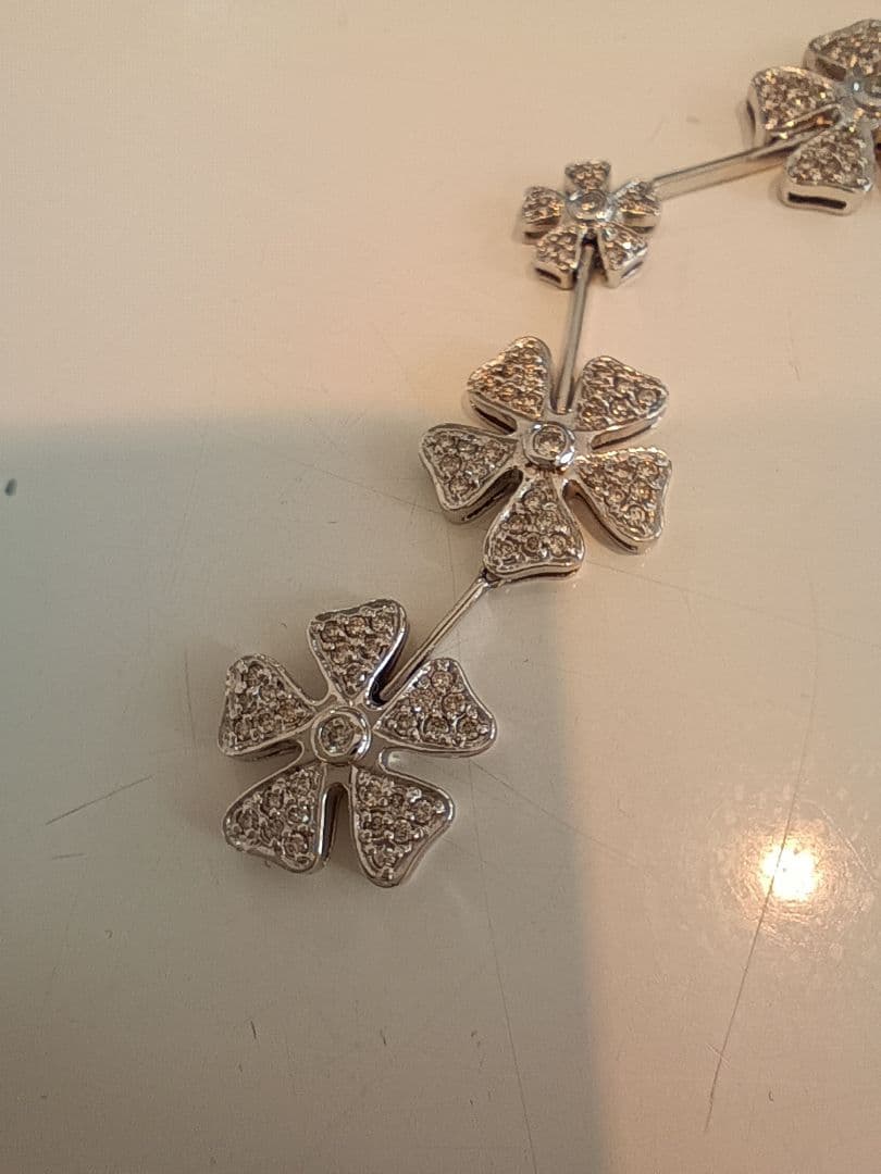 K18WG花モチーフダイヤモンド装飾 ロングネックレス