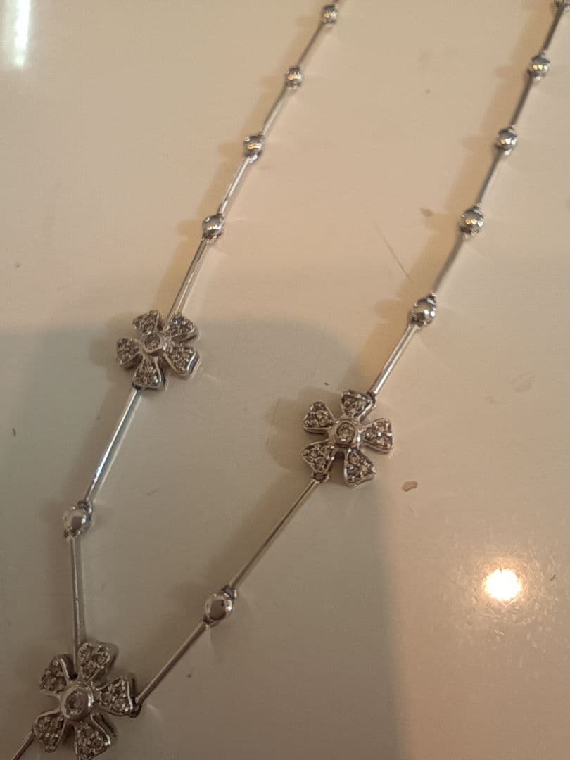 K18WG花モチーフダイヤモンド装飾 ロングネックレス