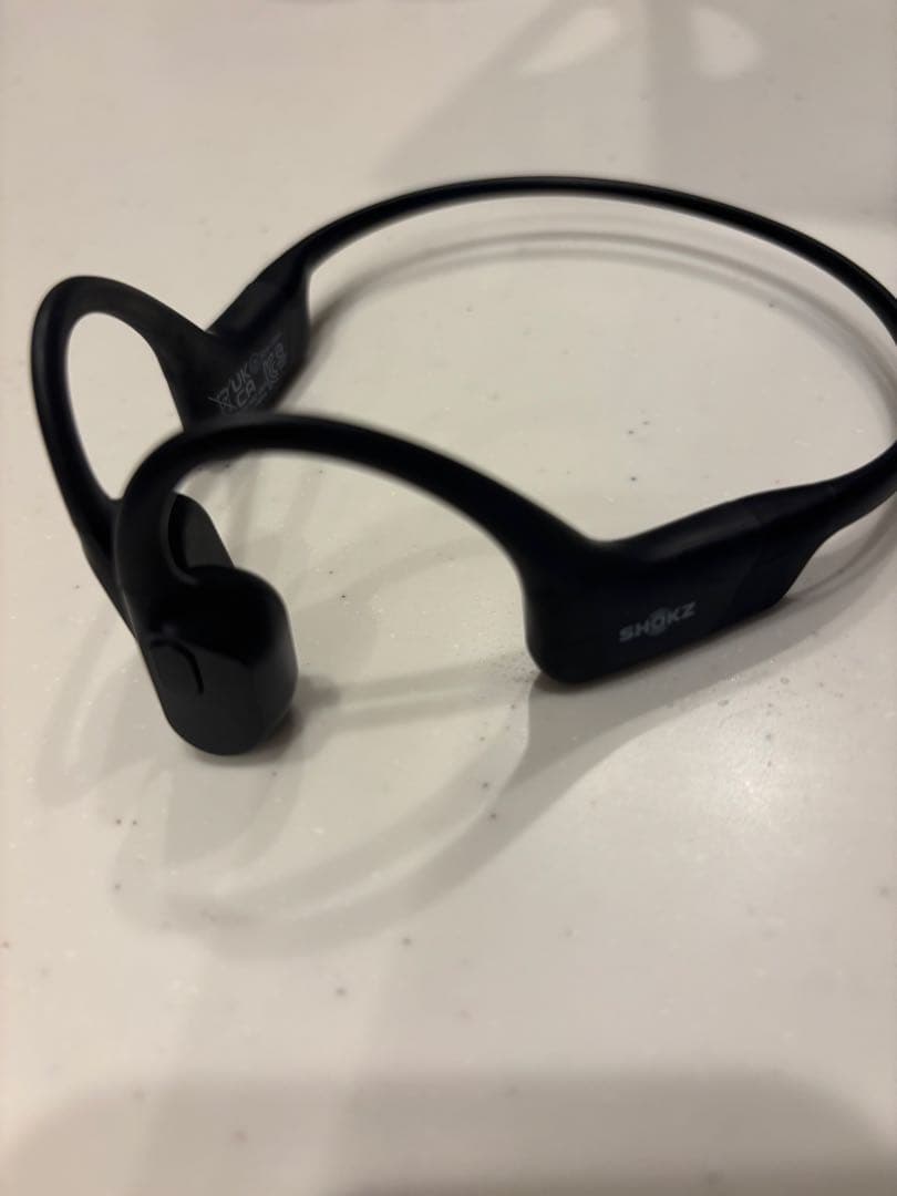 SHOKZ 骨伝導イヤホン ブラック USB充電ケーブル付き