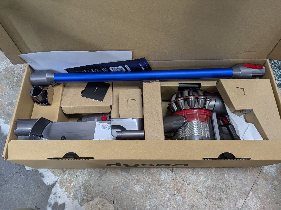 【未使用】Dyson V8 Slim Fluffy Extra