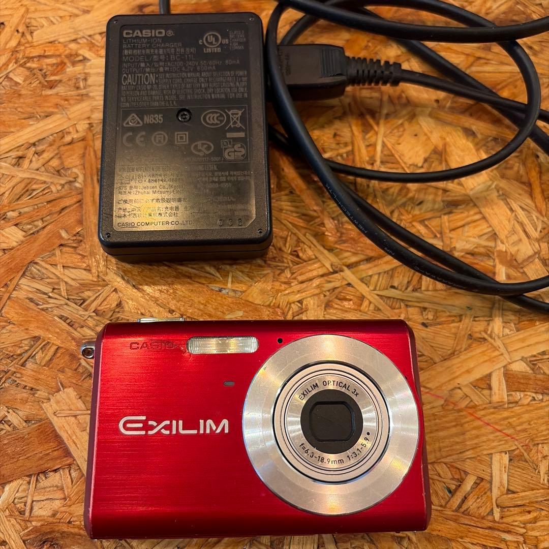 CASIO EXILIM デジタルカメラ レッド