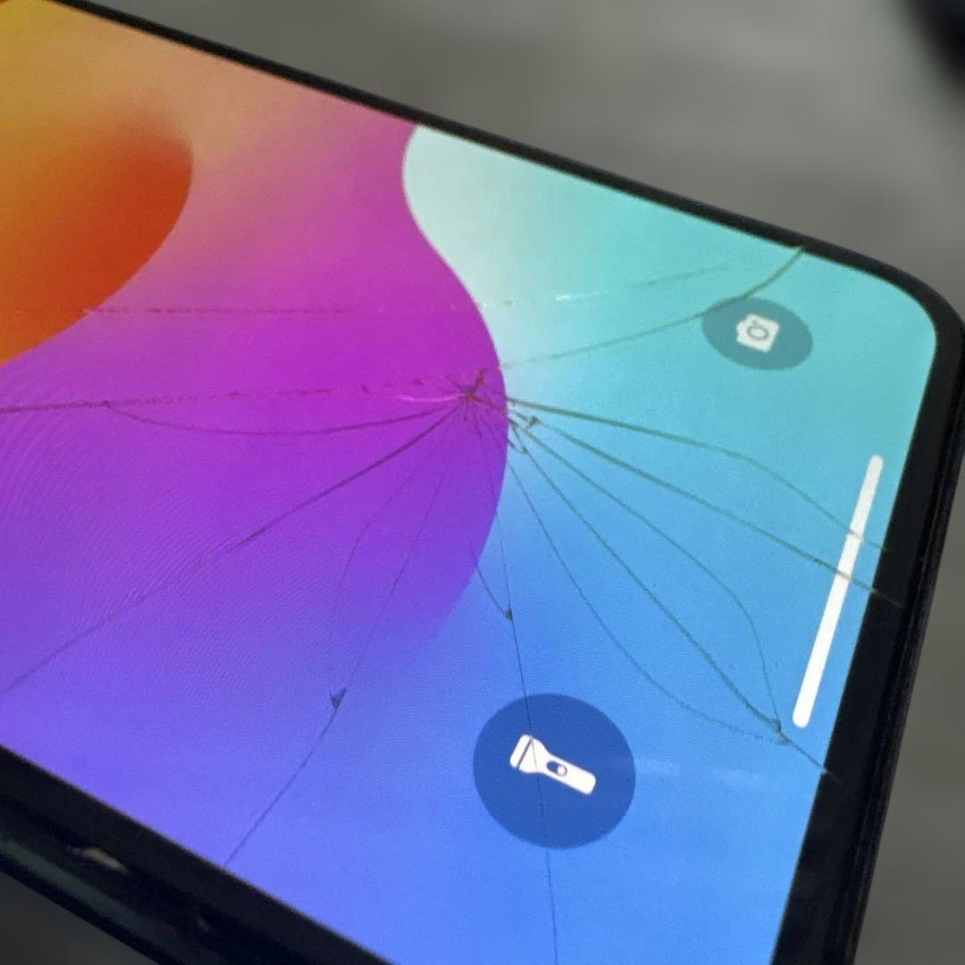 iPhone XS 64GB ブラック／画面前後割れ／動作確認済み／ジャンク
