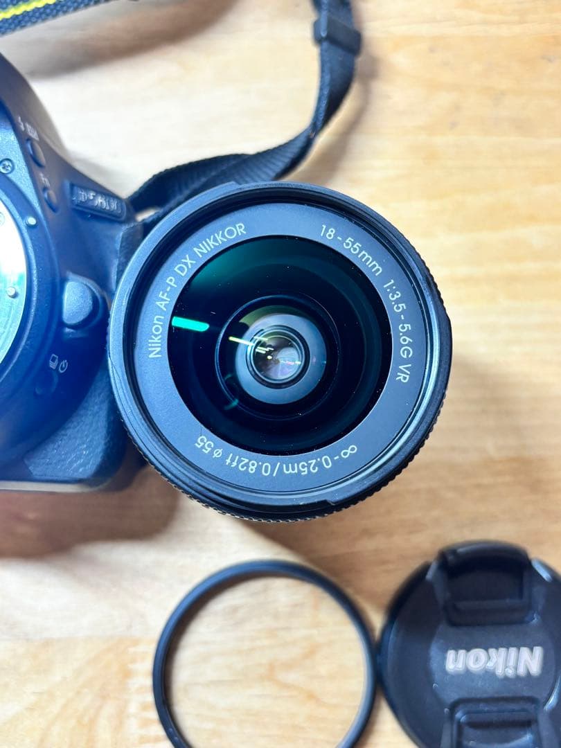 Nikon D5600 ダブルズームキット（中古）バッテリー4つ付 レンズ保護付