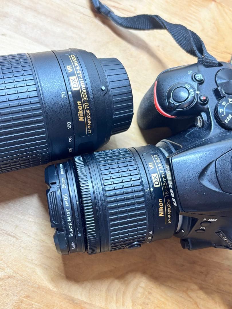 Nikon D5600 ダブルズームキット（中古）バッテリー4つ付 レンズ保護付