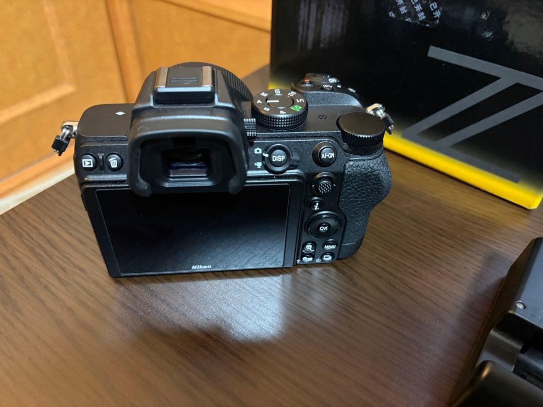 Nikon Z5+z 40mm f2ミラーレス一眼カメラ 本体