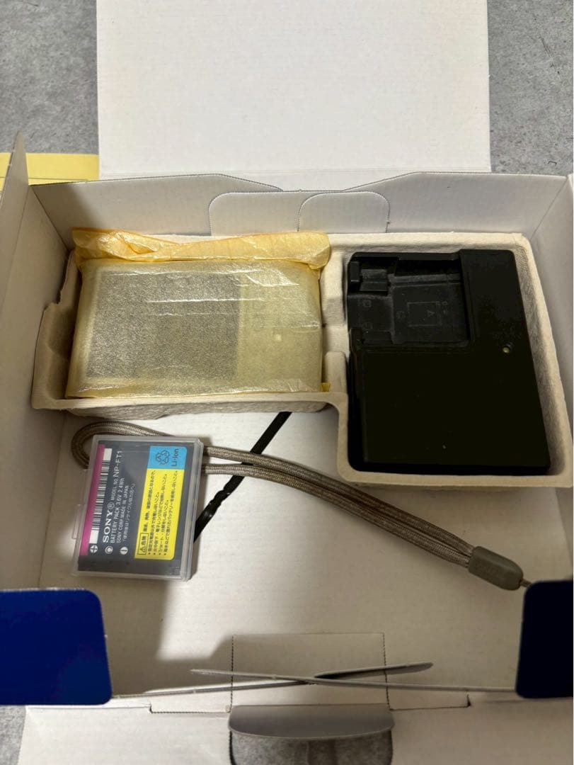 SONY Cyber-shot DSC-T9 デジタルカメラ　箱あり