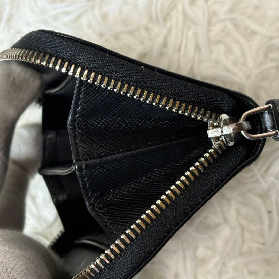 PRADA ブラック ケース サフィアーノレザー　ラウンドジップ