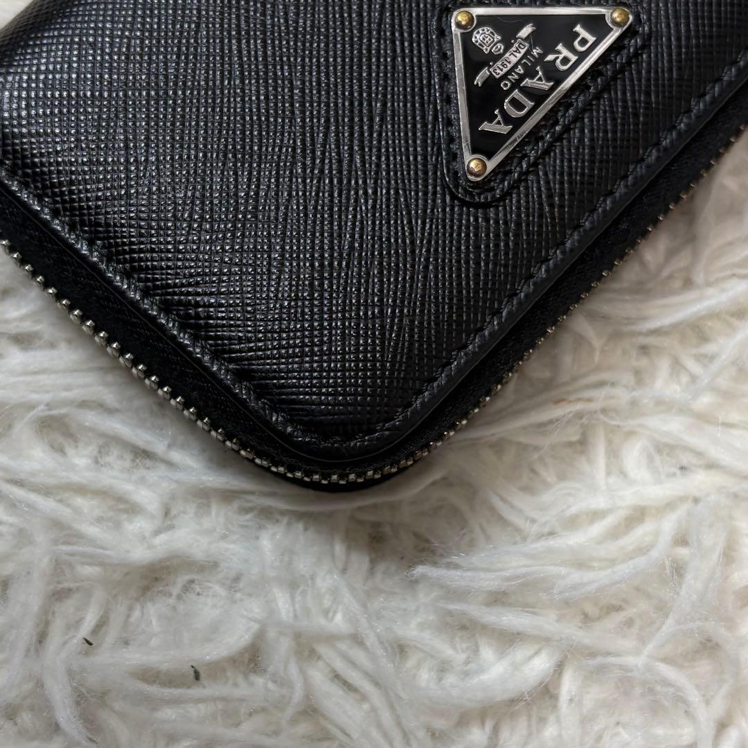 PRADA ブラック ケース サフィアーノレザー　ラウンドジップ