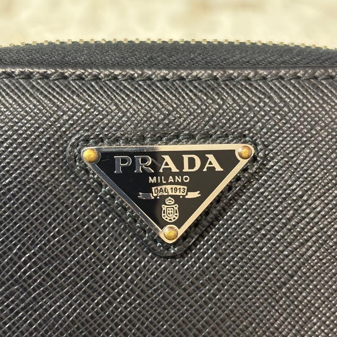 PRADA ブラック ケース サフィアーノレザー　ラウンドジップ