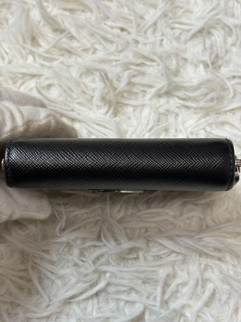 PRADA ブラック ケース サフィアーノレザー　ラウンドジップ