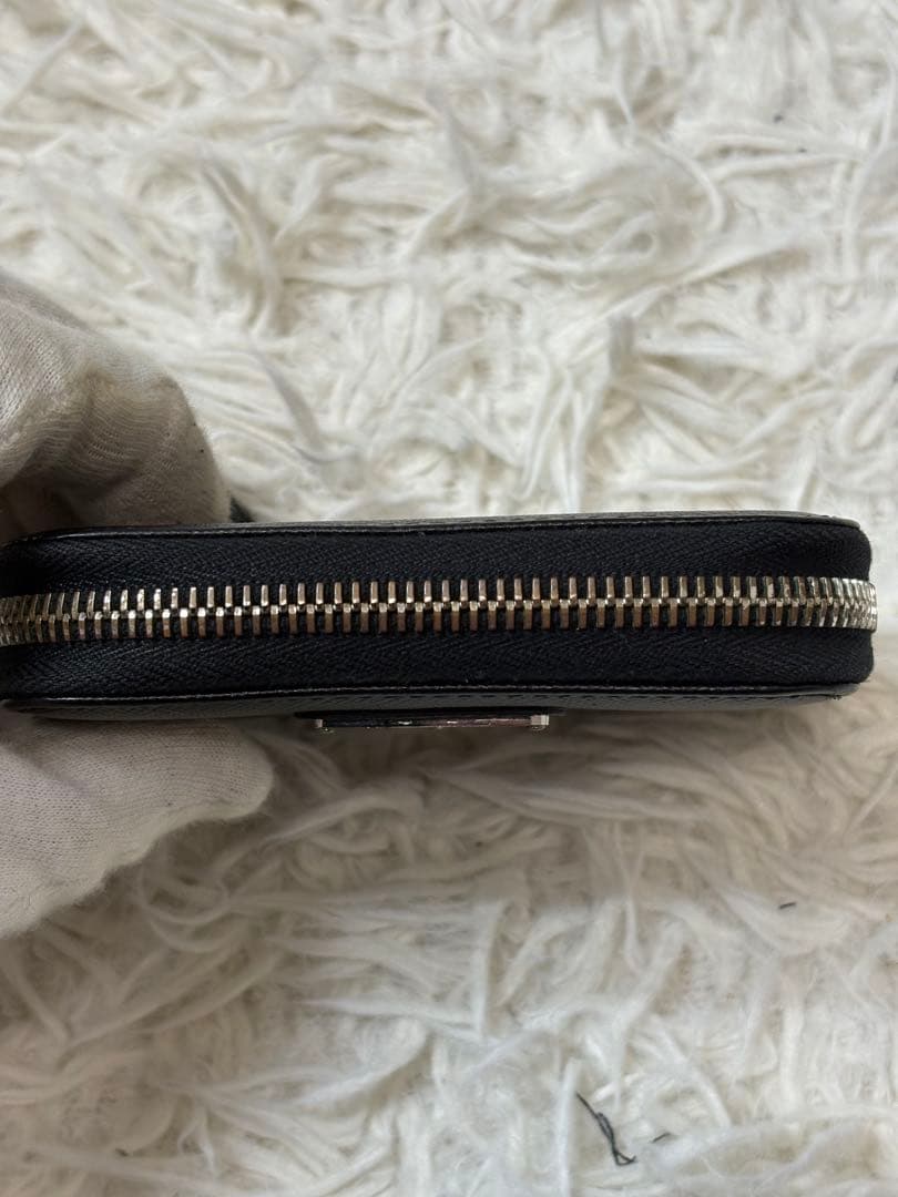 PRADA ブラック ケース サフィアーノレザー　ラウンドジップ