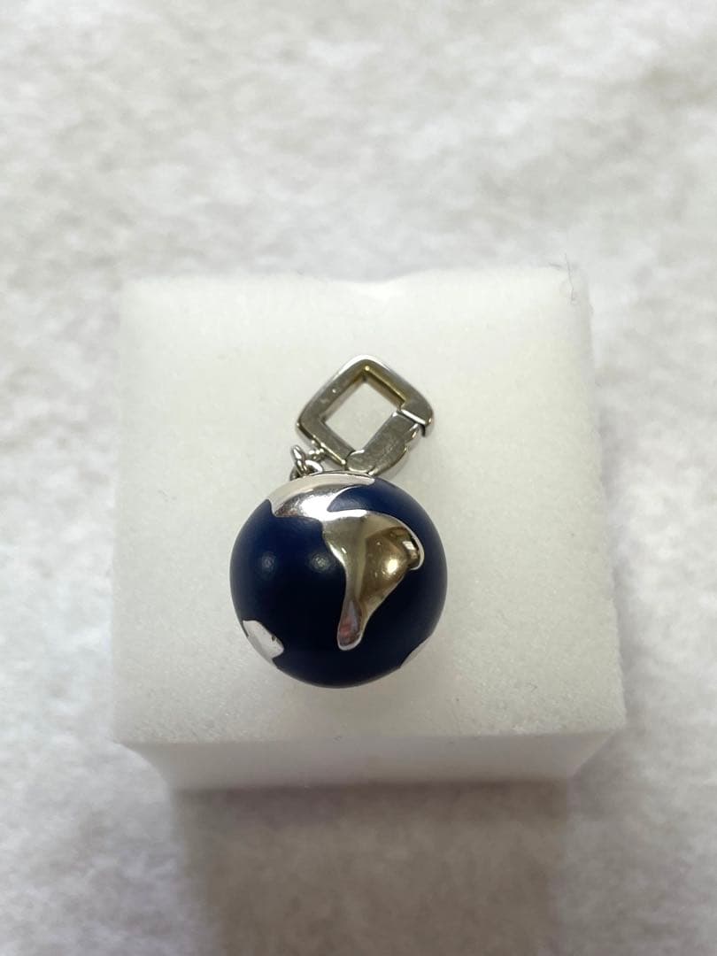 LOUIS VUITTON K18ホワイトゴールドグローブチャーム