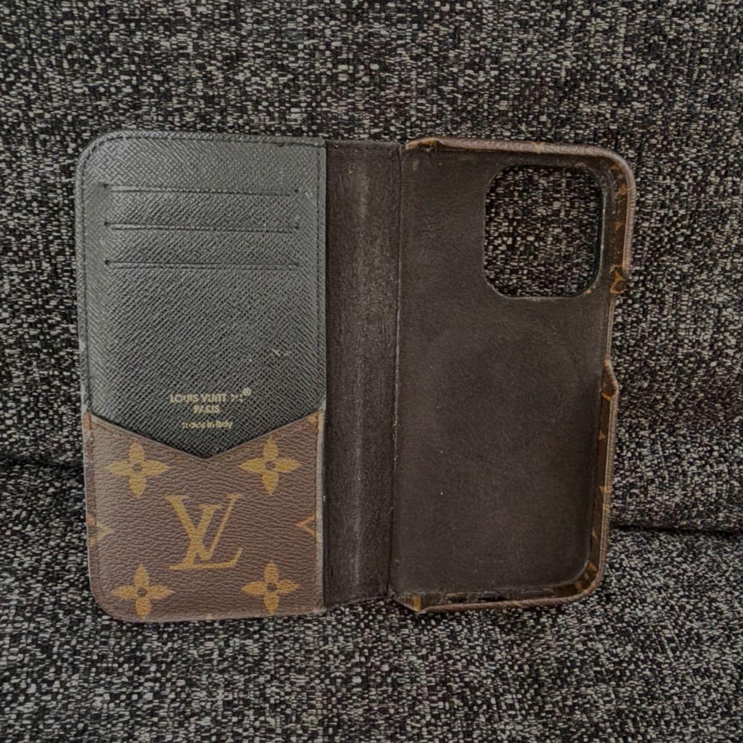 ルイヴィトン iPhone15 Pro フォリオ モノグラム 手帳型 ケース