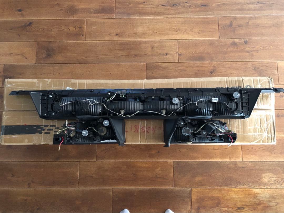 ダッジ チャレンジャー 純正テールライト