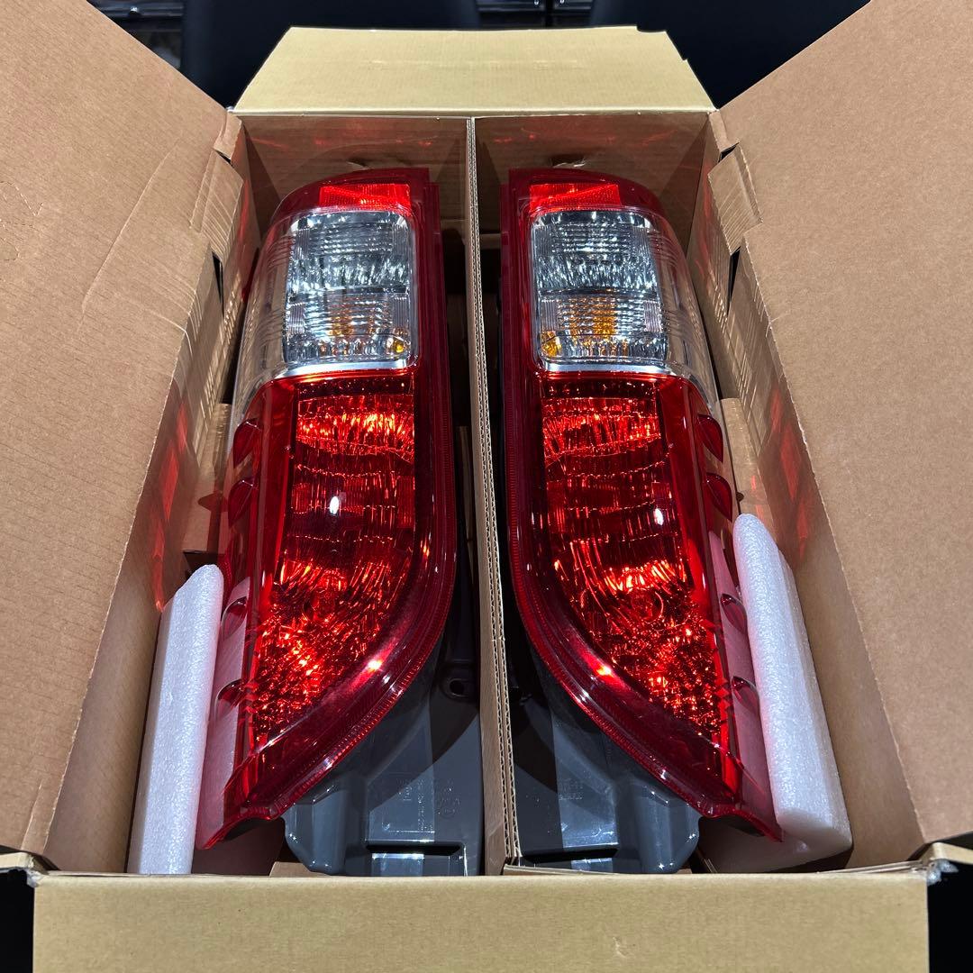 (えいちゃん)200系トヨタハイエースバンのテールランプ