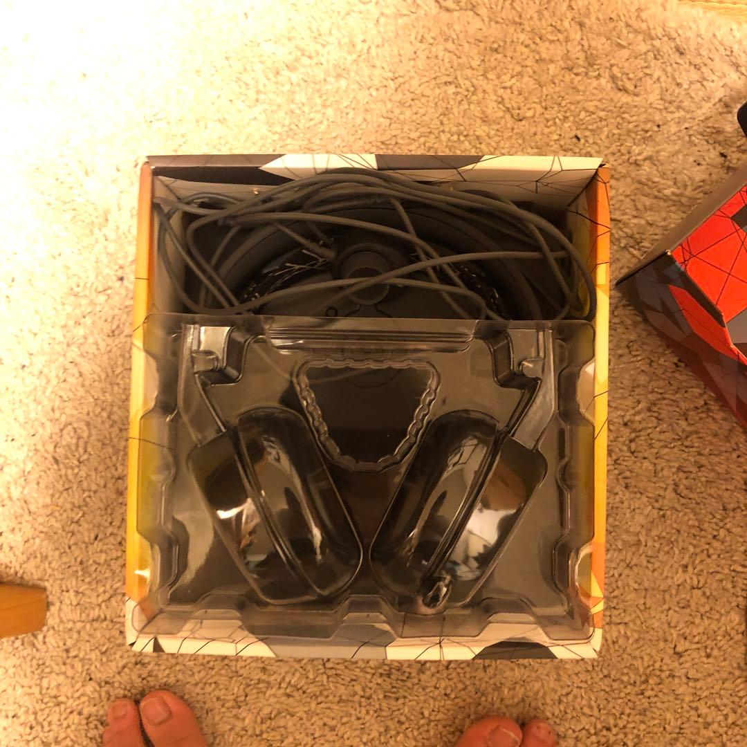 ヘッドホン ARCTIS 5