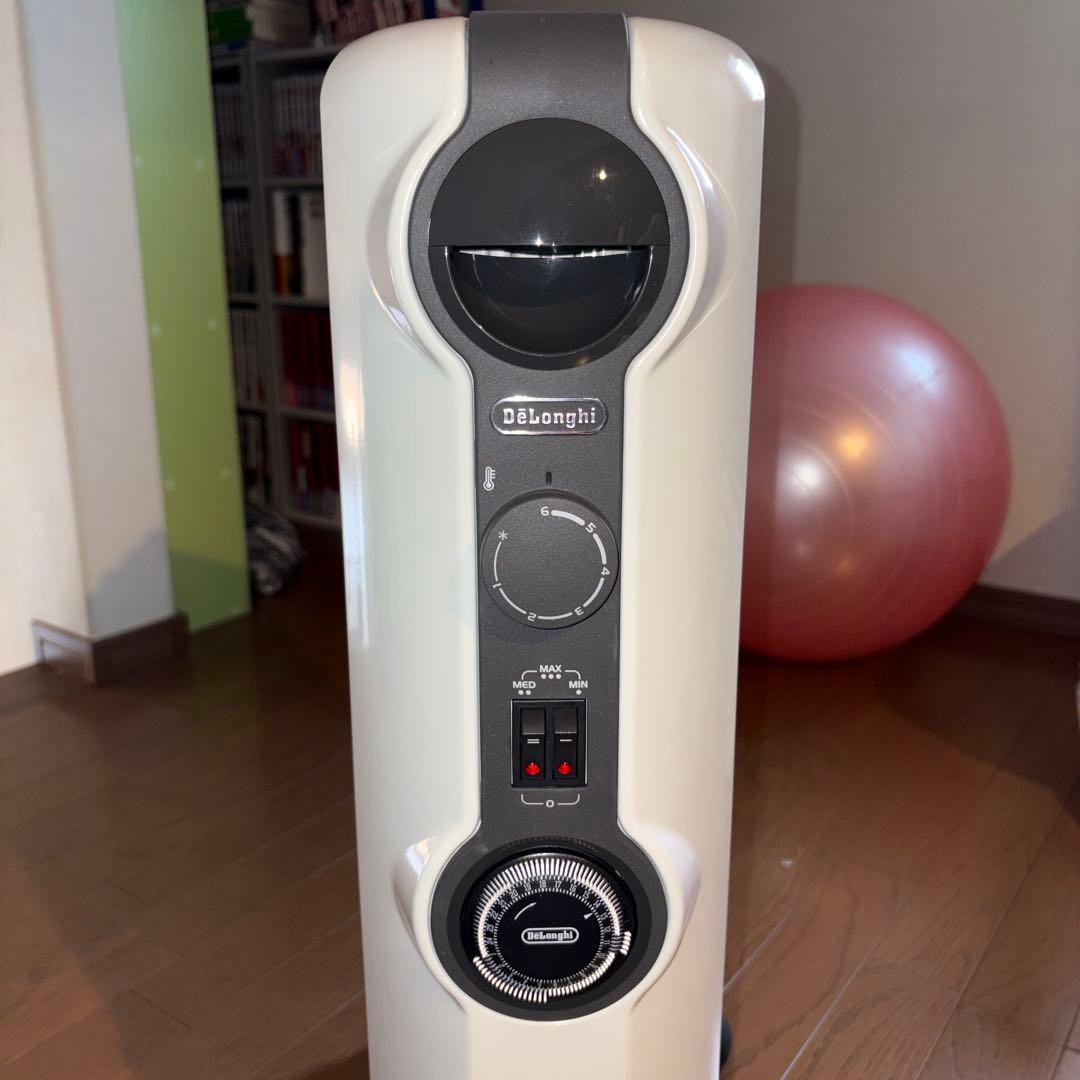 DeLonghi オイルヒーター ホワイト　HJ0812
