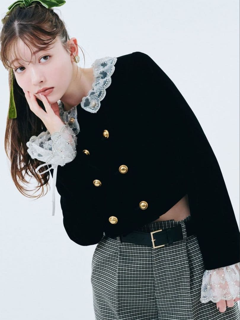 LILY BROWN（リリー ブラウン）スカラップビジューアタッチドジャケット