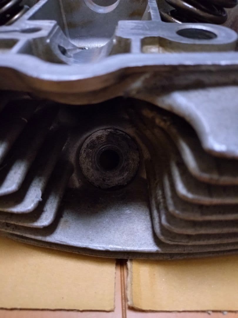 CB250Tシリンダーヘッド