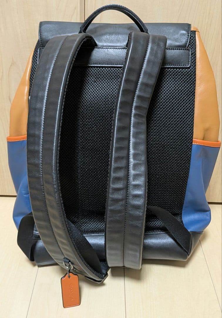 Coach リュック オレンジ 青 黒