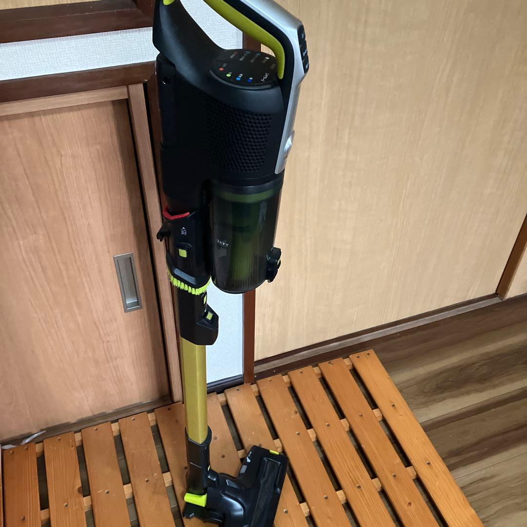 キャニスター型掃除機 黒と黄色