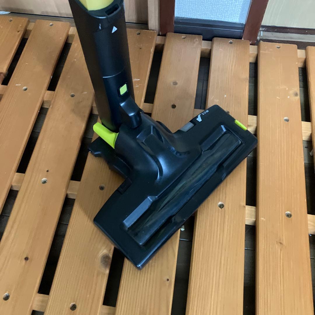 キャニスター型掃除機 黒と黄色