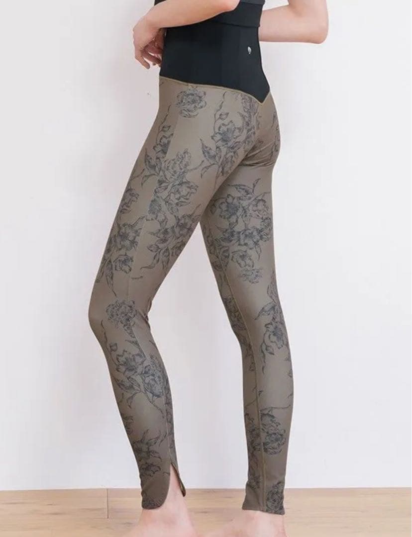 【新品タグ付き】 【SUKALA】アンティークプリントレギンス　sサイズ