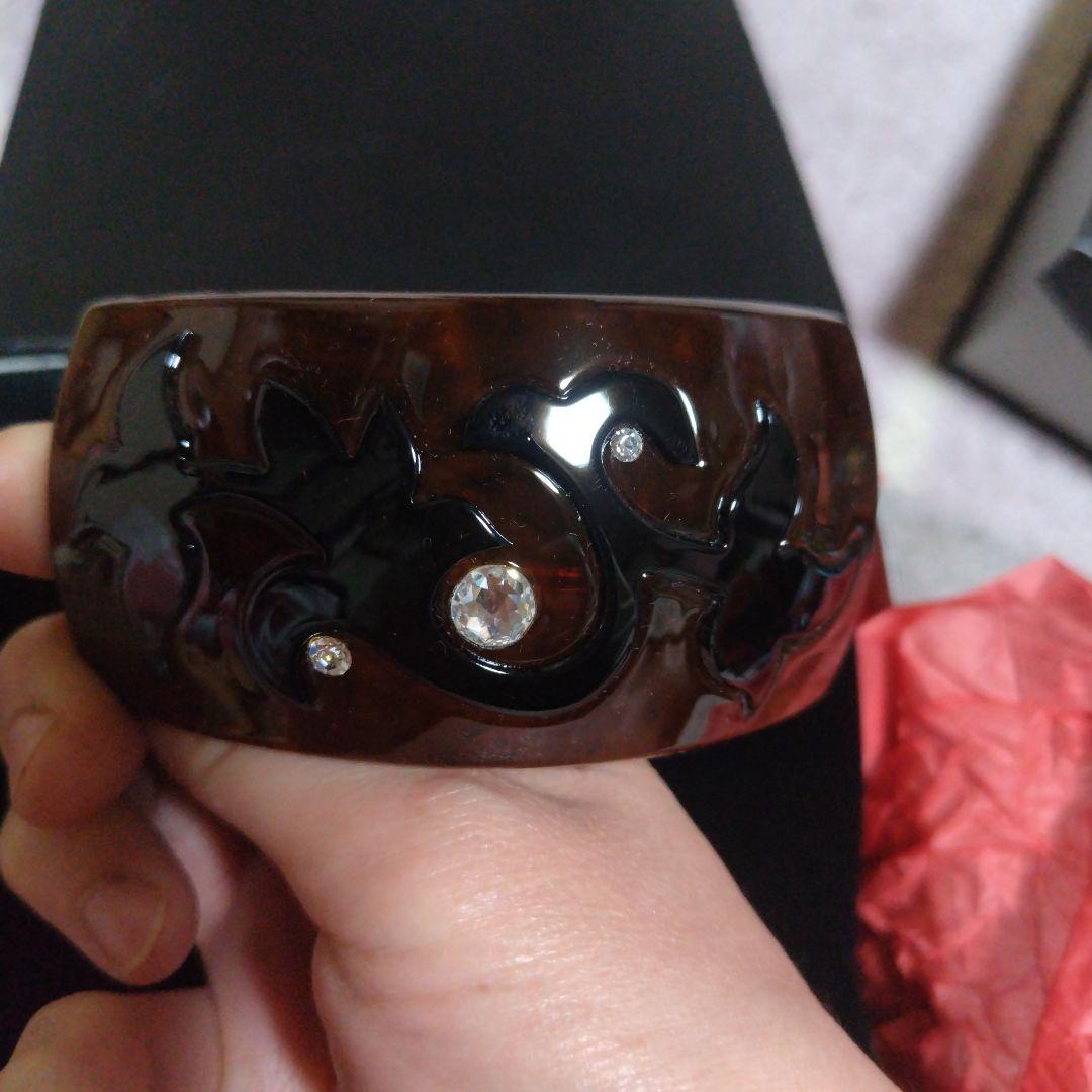 imac 装飾的な黒いバングル