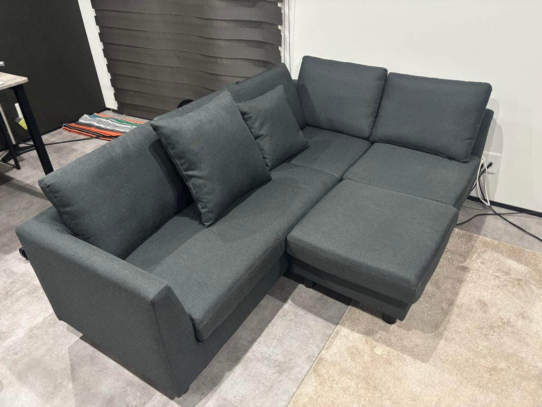 チャコールグレー 4人掛けカウチソファ