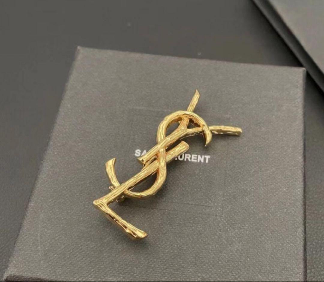 サンローラン　ブローチ　金色