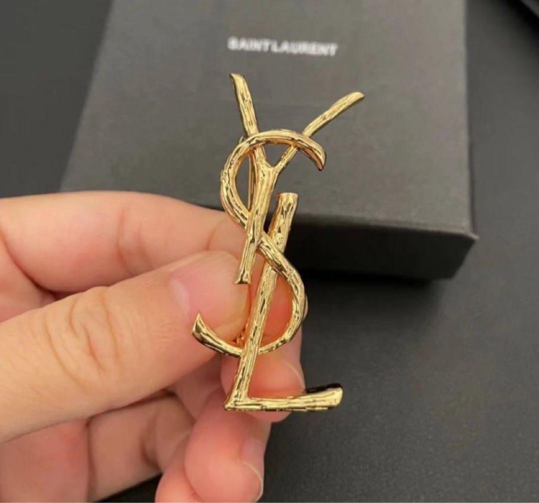 サンローラン　ブローチ　金色