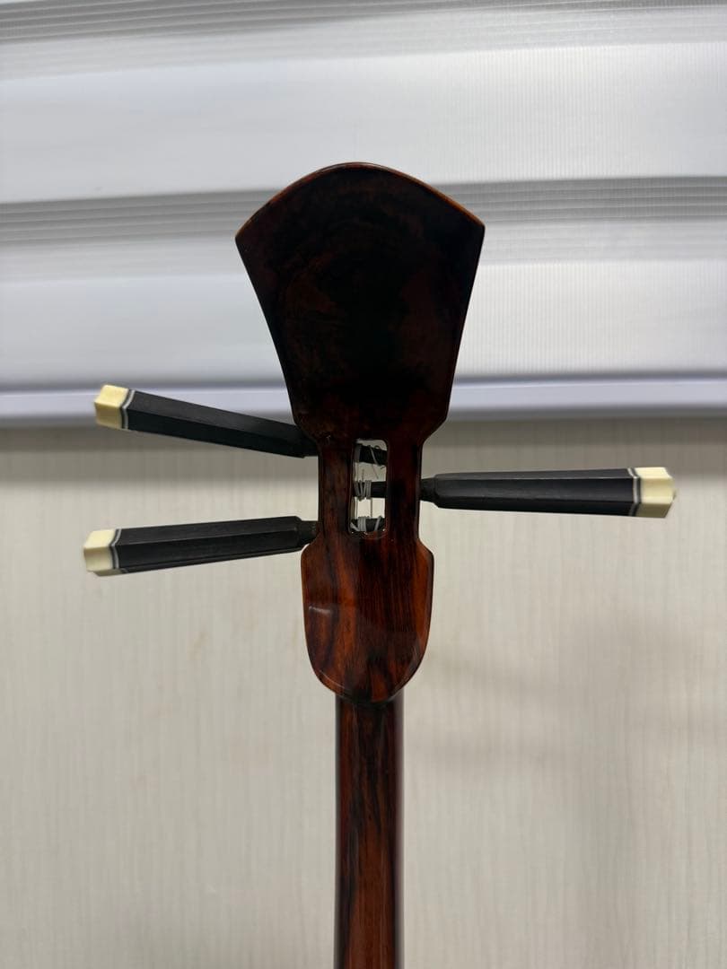 良き音色・良き見た目　沖縄三線　縞黒檀　真壁　人工皮　三線本体
