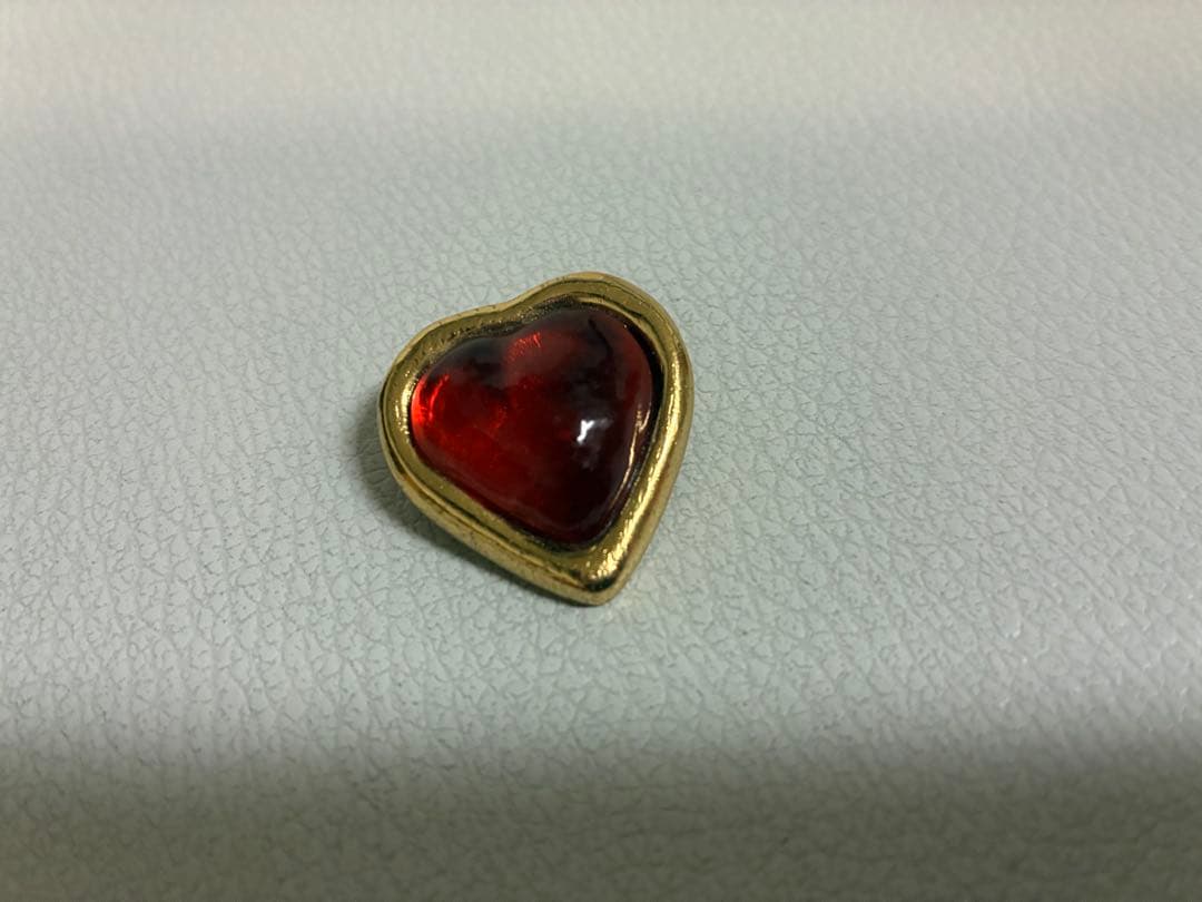 a*e様 イブサンローラン　ハート型 赤色 ブローチ