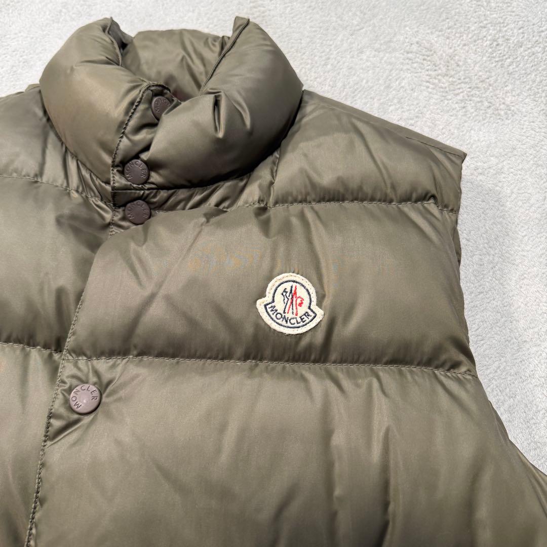 モンクレール　カーキ　ダウンベスト　2サイズ