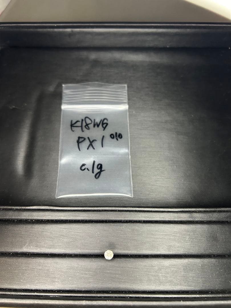 ダイヤピアス　K18WG 0.1g 010