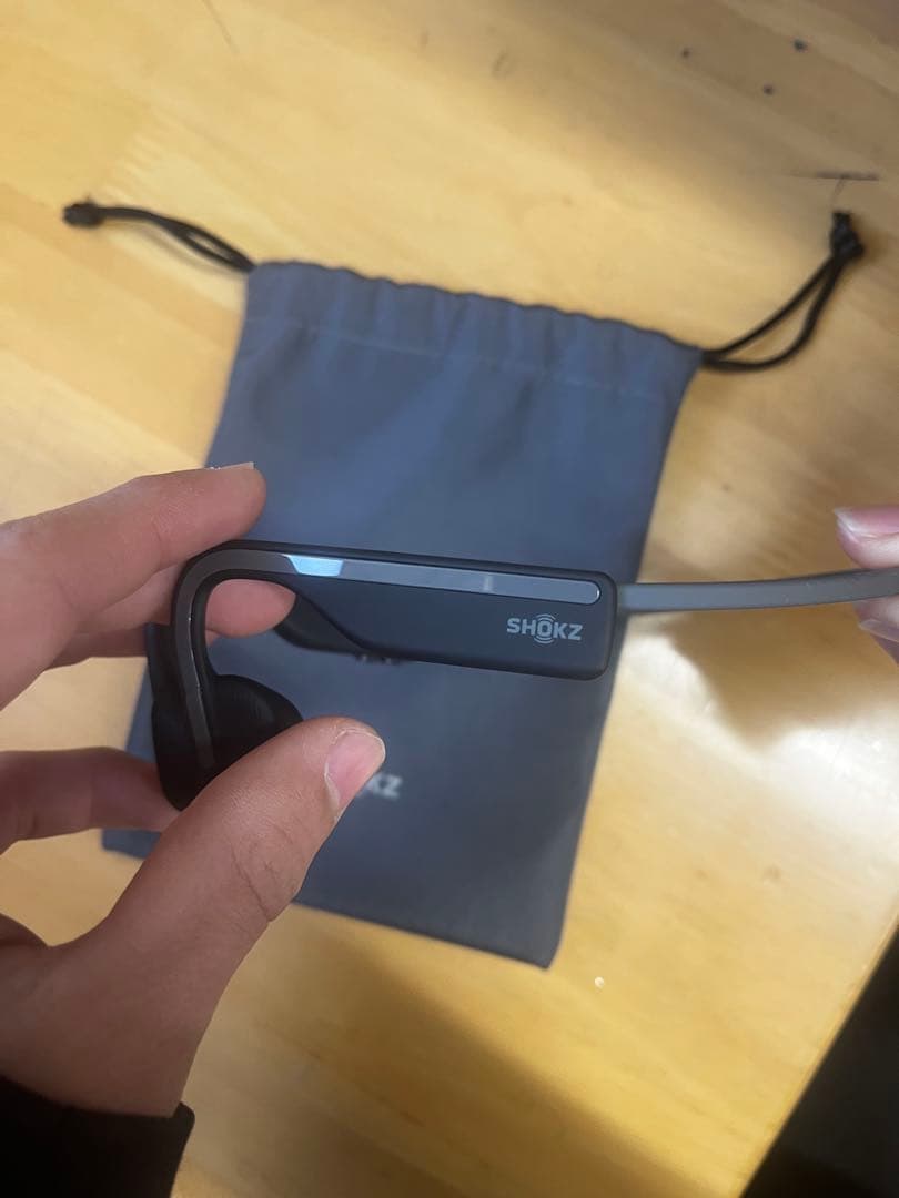 SHOKZ 骨伝導イヤホン 収納袋付き