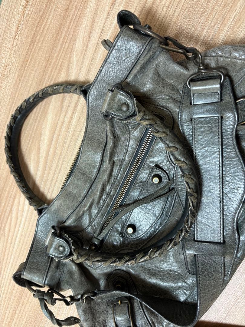 バレンシアガ　バッグ　グレー