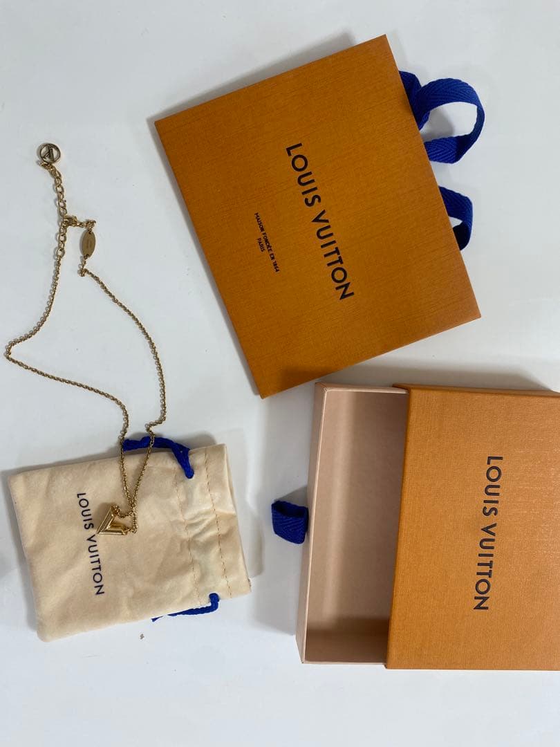 LOUIS VUITTON ネックレス ロゴチャーム付きnaop