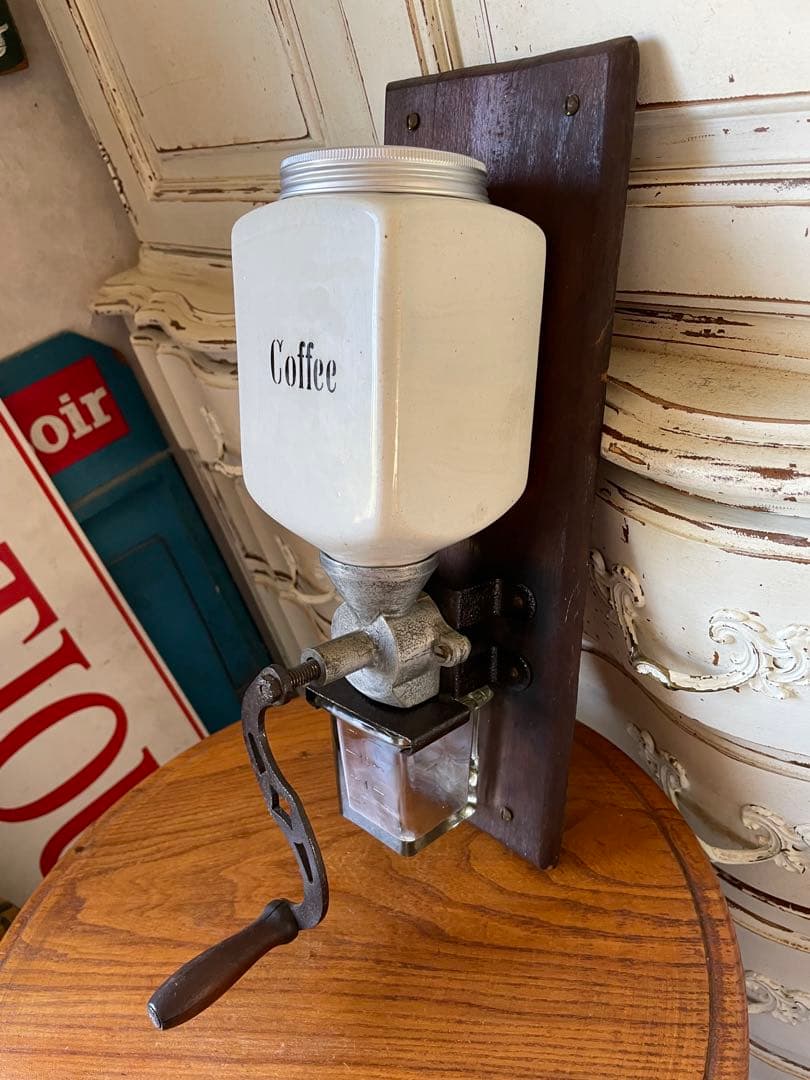 ミリカリアンティーク 壁掛け　コーヒーミル　グラインダー 陶器　ホワイト