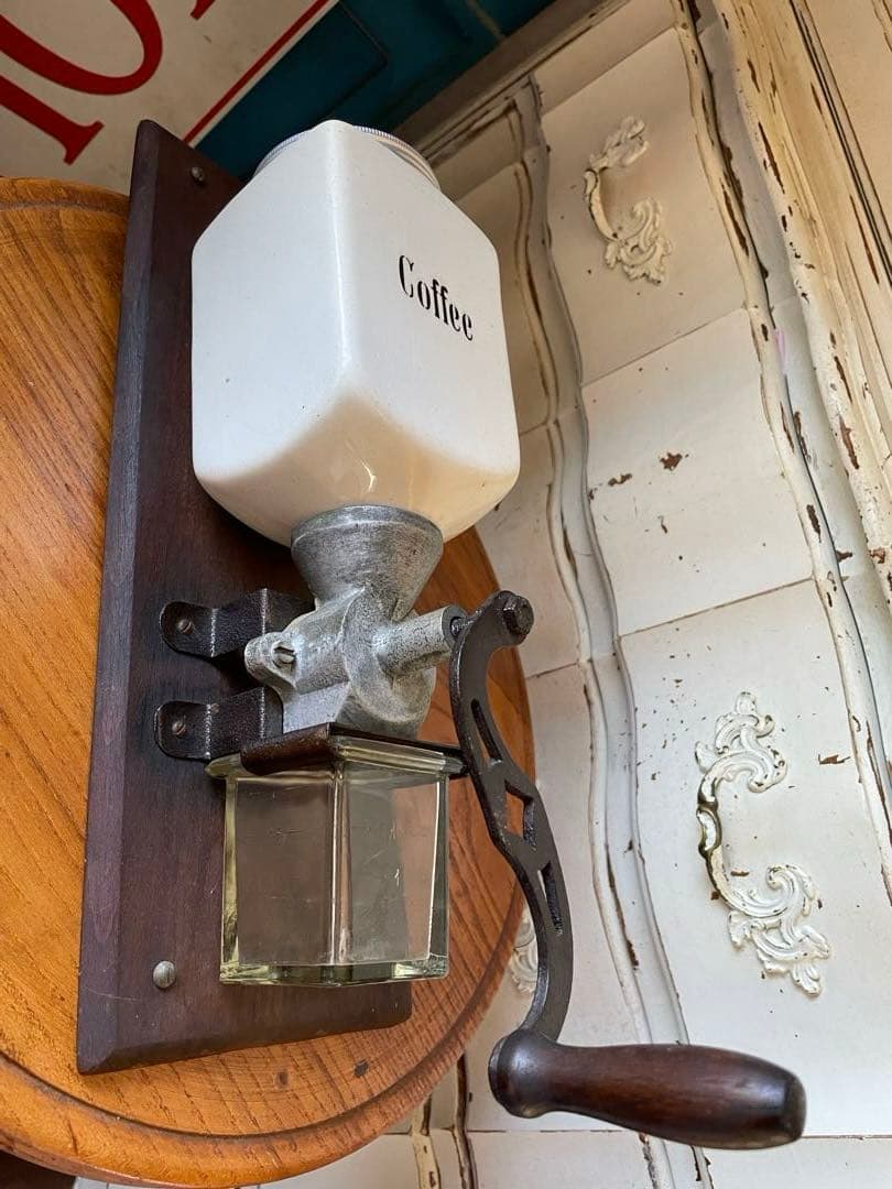 ミリカリアンティーク 壁掛け　コーヒーミル　グラインダー 陶器　ホワイト