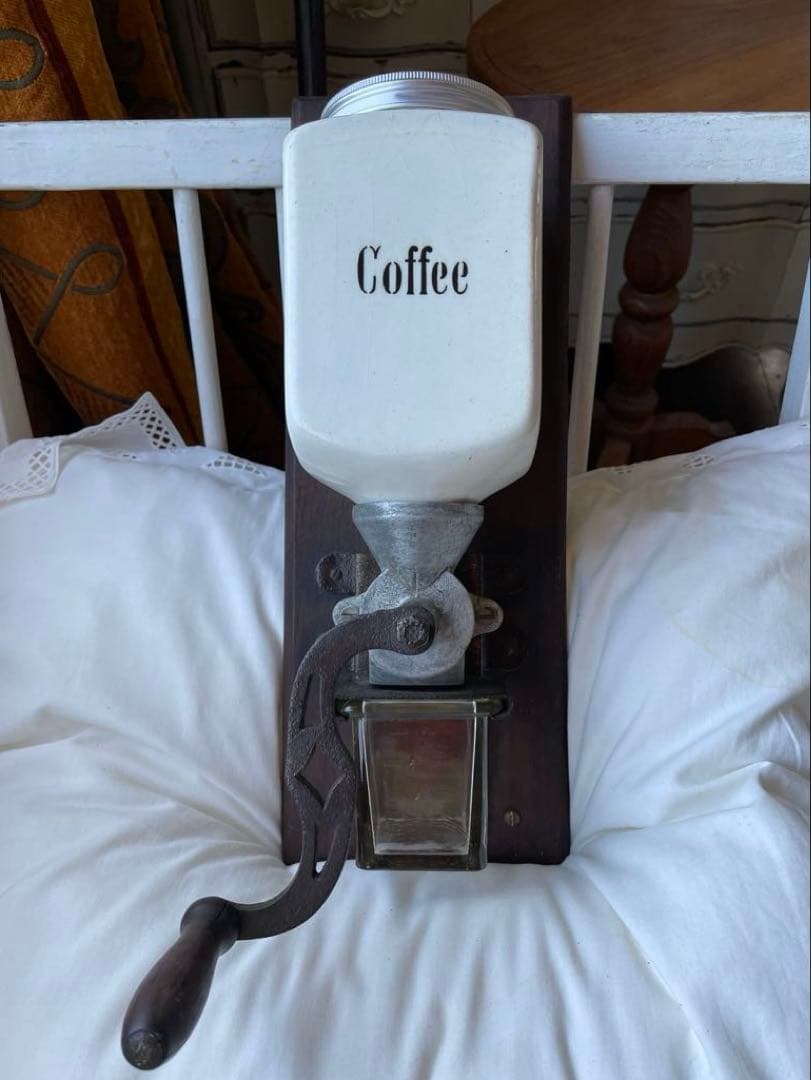 ミリカリアンティーク 壁掛け　コーヒーミル　グラインダー 陶器　ホワイト